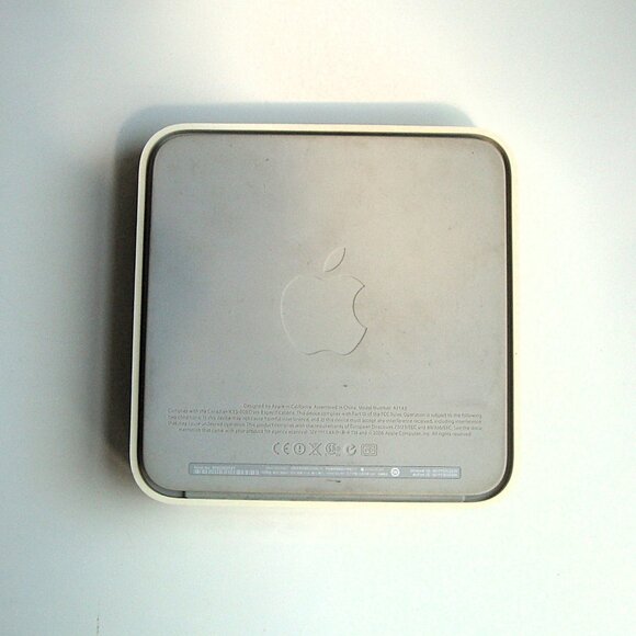 Apple AirPort Extreme Base Station Wireless Router Model A1143 (c)2006 - Picture 4 of 5